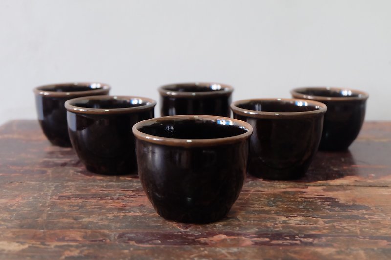 手作古樸黑釉陶瓷缸杯清酒杯 - 茶具/茶杯 - 陶 黑色