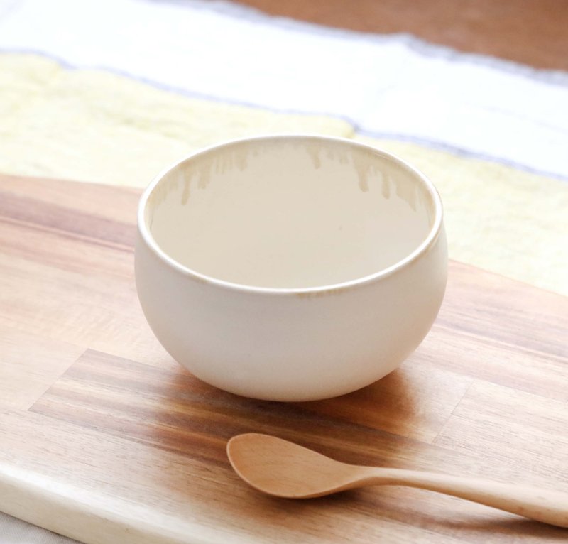 マット釉と縁飴のボウル - 碗 - 陶 白色