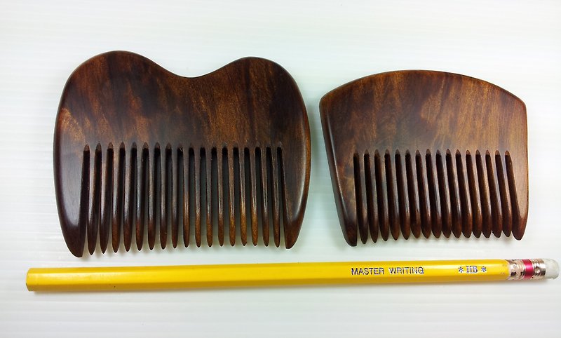 Need for Taiwan ~ ~ old material submerged Xiaonan handmade wooden comb A (wind patterns) - อื่นๆ - ไม้ 