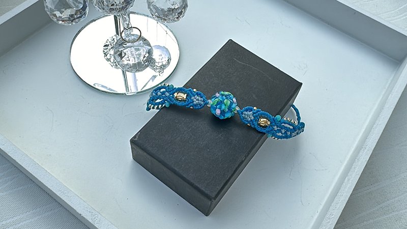 230807 Macrame South American Wax thread glass bead bracelet - สร้อยข้อมือ - เครื่องประดับพลอย สีน้ำเงิน