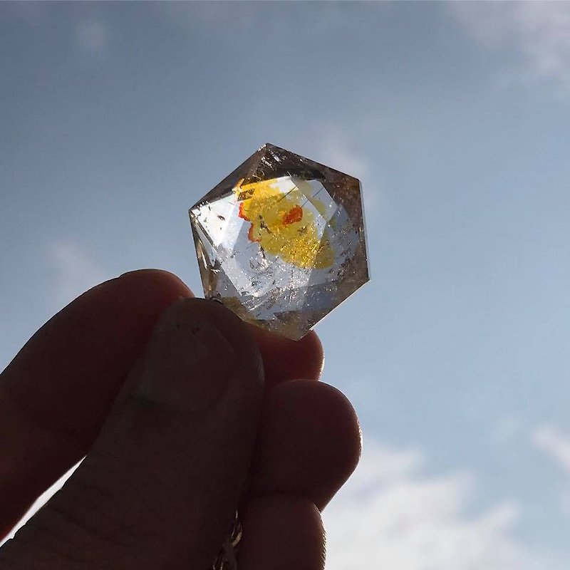 【Lost And Find】Natural flower metal in quartz Amethyst necklace - สร้อยคอ - เครื่องเพชรพลอย สีเหลือง