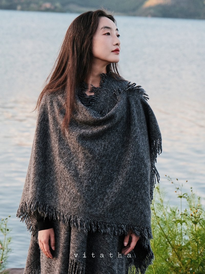 黑灰色 秋冬浣熊絨羊毛斗篷 流蘇針織披肩 - 女大衣/外套 - 羊毛 灰色
