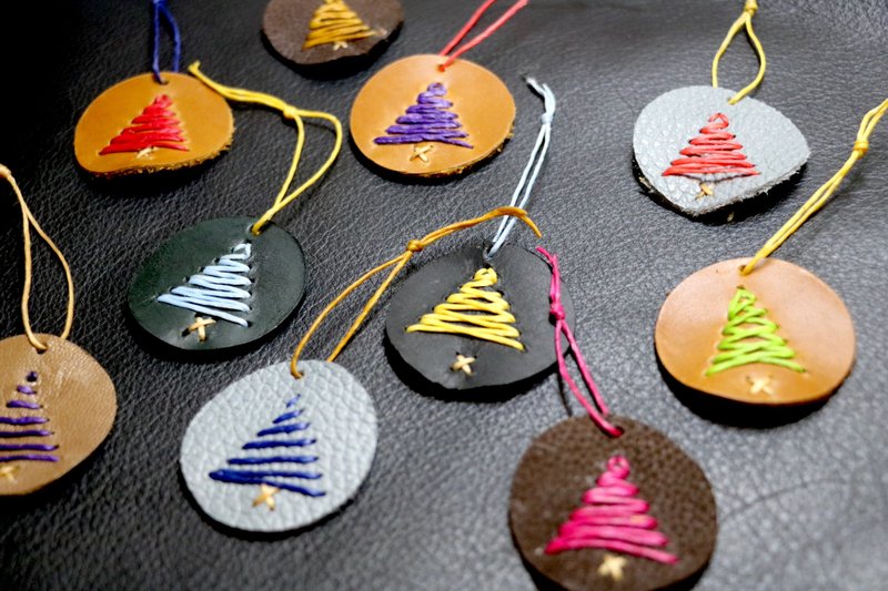 Leather Christmas Tree Ornaments - Christmas Decoration - ที่ห้อยกุญแจ - หนังแท้ สีนำ้ตาล