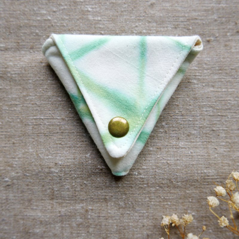 Handmade Tie dye Triangular Coin Case  Xmas gifts - กระเป๋าใส่เหรียญ - ผ้าฝ้าย/ผ้าลินิน สีเขียว