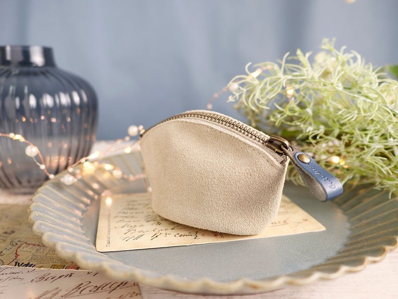 Cuirdesson Cute large-capacity coin purse with cologne Colorful accessories to improve your mood Comes with Tochigi leather Ivory - Coin Purses - Genuine Leather White