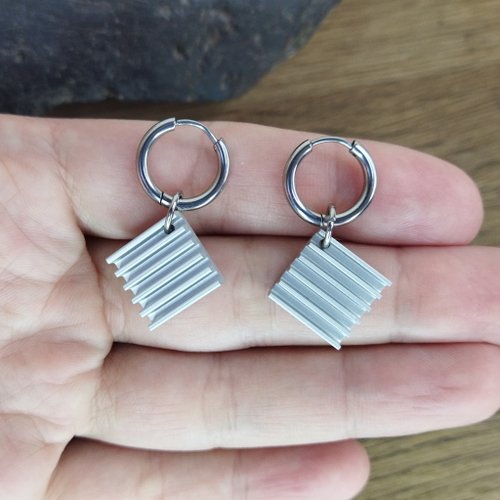 Cyberpunk Jewelry Boutique 賽博朋克耳環抱箍。 極客耳環。 科幻未來派耳環
