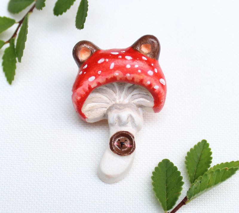 Handmade mushroom bear  brooch - เข็มกลัด - ดินเหนียว สีแดง