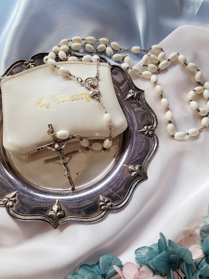 美國西洋古董飾品 / 義大利製白塑料珠基督十字墜子Y型長項鍊 - 長項鍊 - 其他材質 