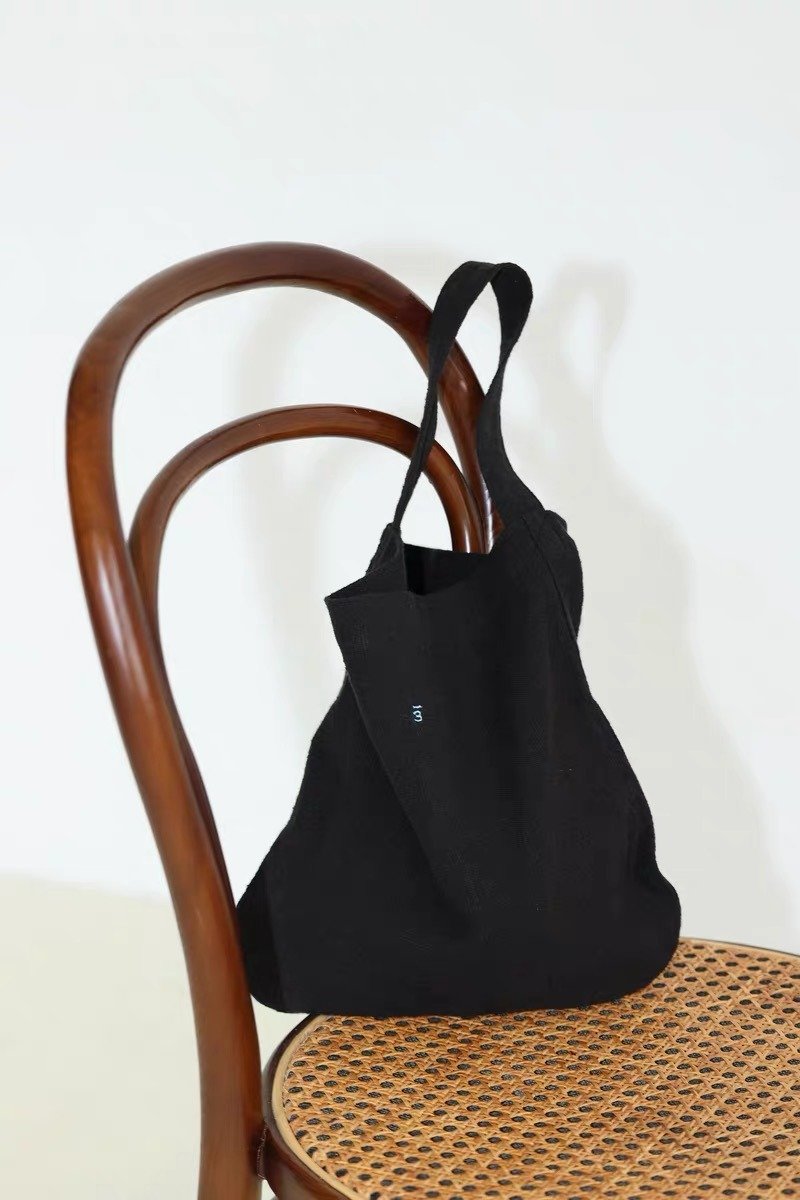 3rd paradise signature bag 3rd paradise Italian imported Linen shopping bag black background with blue lettering - กระเป๋าถือ - ผ้าฝ้าย/ผ้าลินิน สีดำ