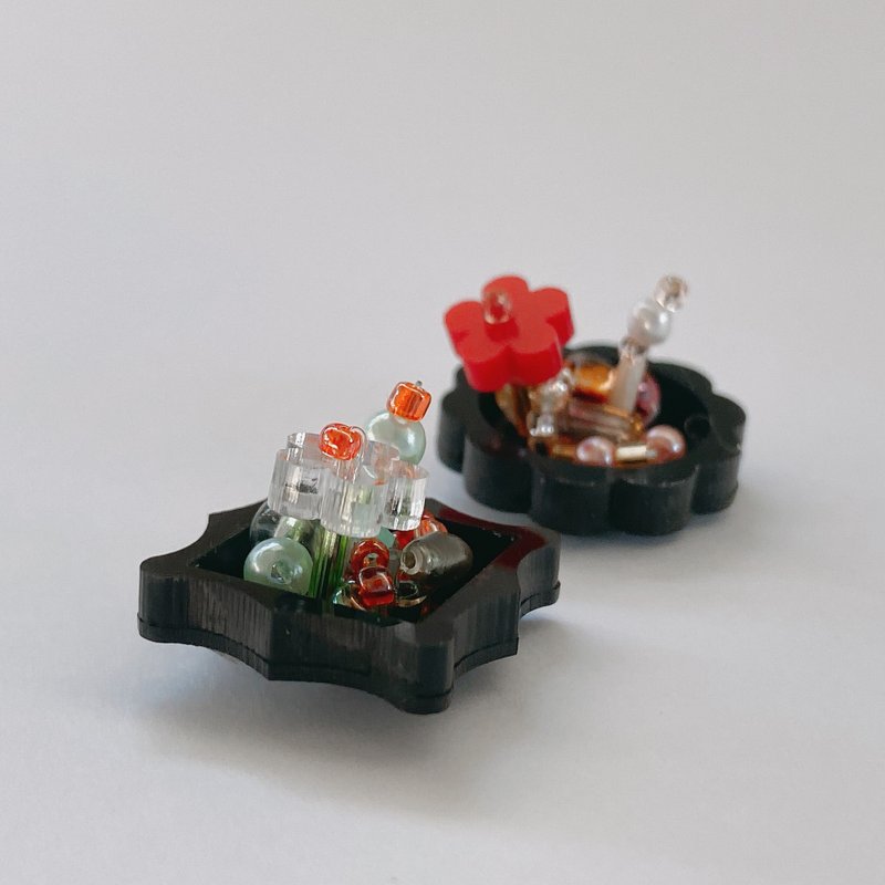 21g的生日禮物 耳環-小 黑框 【sep. beads x WU studio】 - 耳環/耳夾/耳骨夾 - 壓克力 黑色