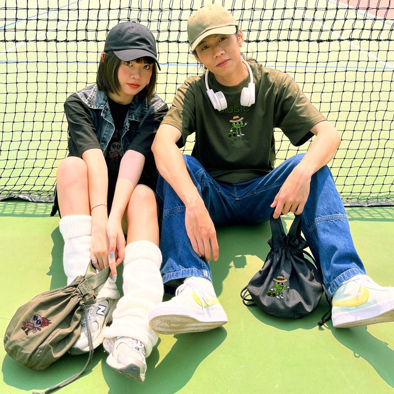 【STREET】Kuroi-T小夥伴 2WAY束口包 - 側背包/斜背包 - 棉．麻 多色