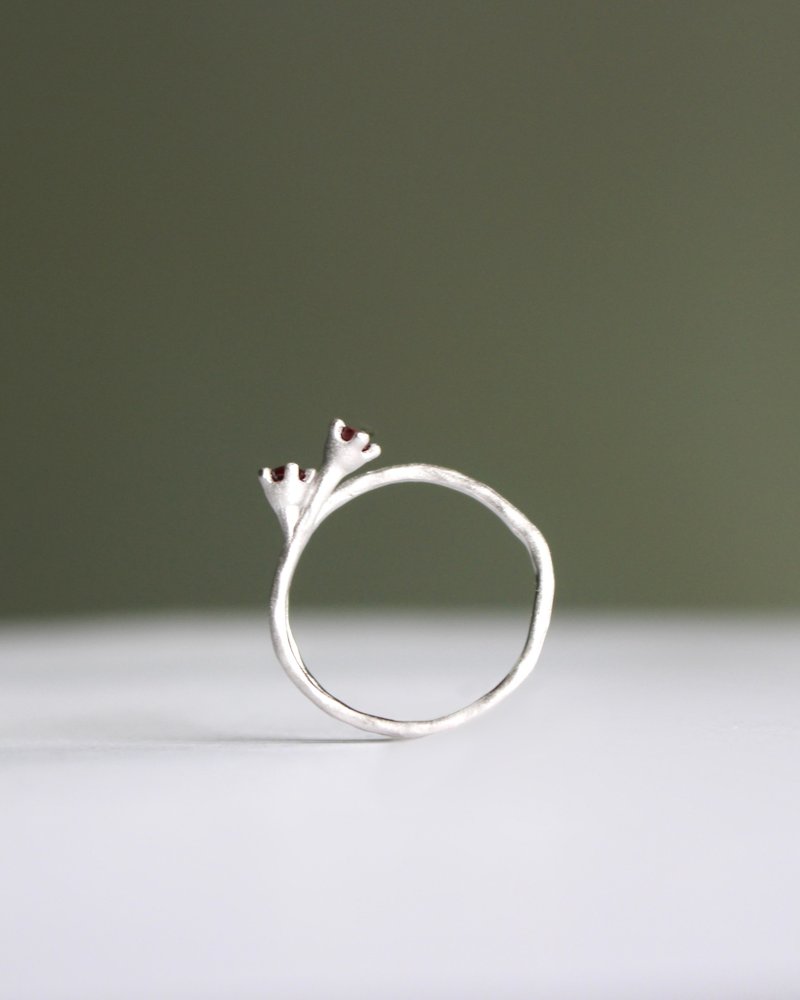 Little Mollis Ring (Garnet) sand blast finishing - แหวนทั่วไป - เงินแท้ 