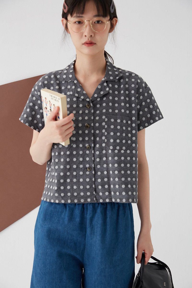 Little West Collar Short Shirt - เสื้อเชิ้ตผู้หญิง - ผ้าฝ้าย/ผ้าลินิน สีเทา