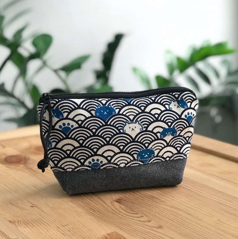 Cat print / cotton pouch / water resistant lining / 19 x 11 cm - Toiletry Bags & Pouches - Cotton & Hemp Multicolor