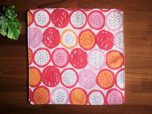 凱蒂．心．手感生活 日本二重紗手帕=手繪風=仙人掌果=粉紅