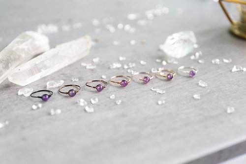 WORLD SMELLS DIFFERENT AFTERITRAINS 2月誕生石 4mm紫晶青銅線戒指 多色入