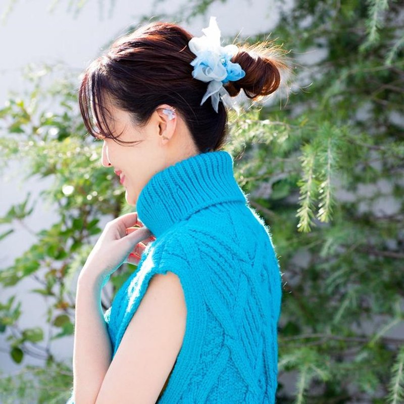 Turquoise | mini | Scrunchie in bloom | December birthstone - เครื่องประดับผม - วัสดุอื่นๆ สีน้ำเงิน