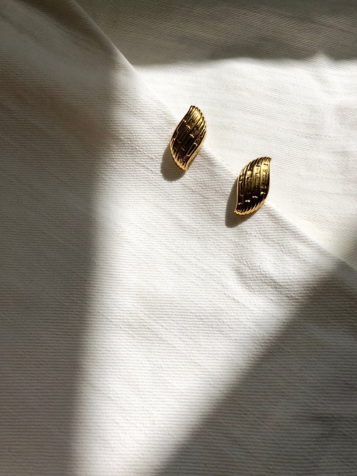 BOITE LAQUE Vintage Napier Ripple Gold Earrings