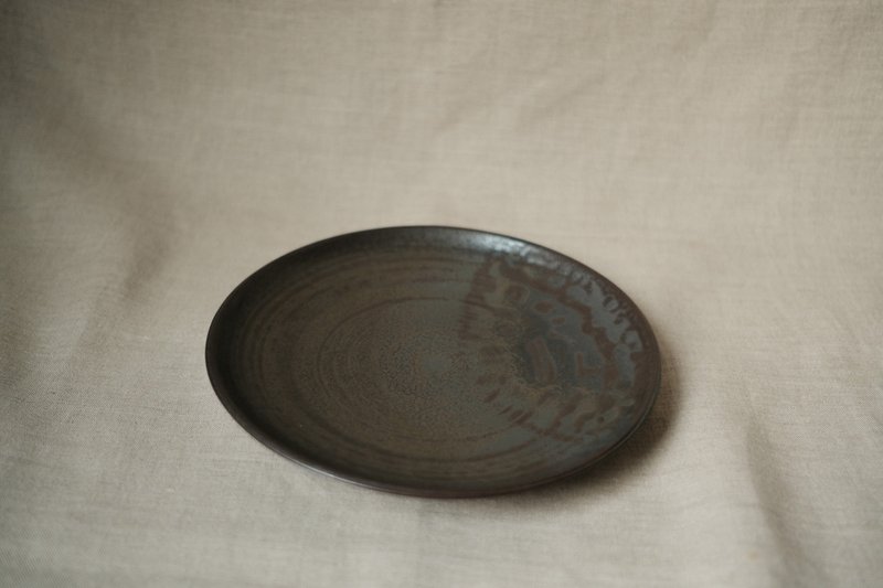 Light black・Kite・Fire mark・Plate - Plates & Trays - Pottery Black