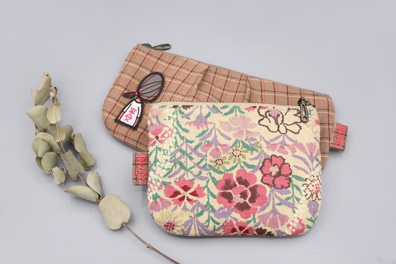 Discontinued-Ping An Xiaole Bag-Light Rice Pink Garden (New Color Debut) Double-sided Double Color Small Wallet - Wallets - Cotton & Hemp Pink