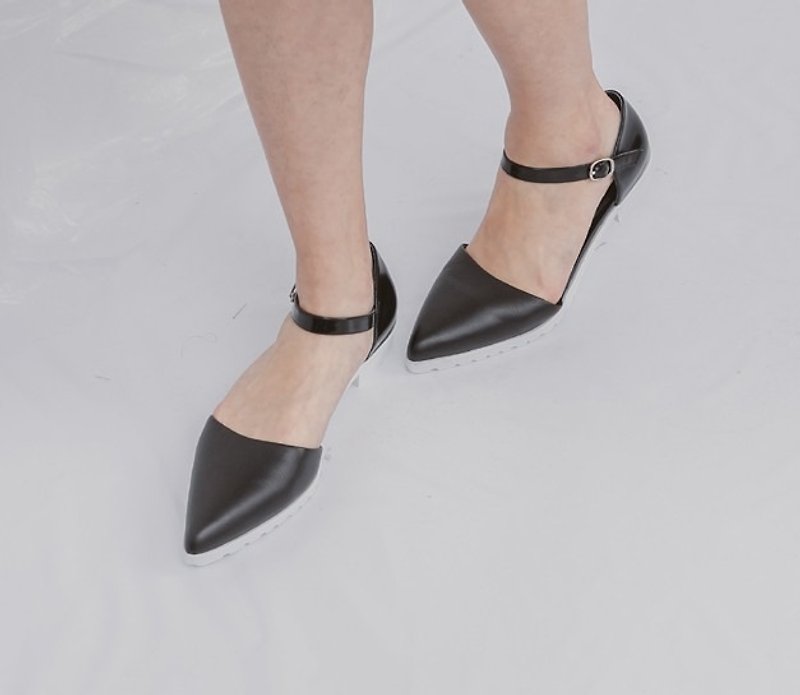 Black and white leather sandals pointed end - รองเท้ารัดส้น - หนังแท้ สีดำ