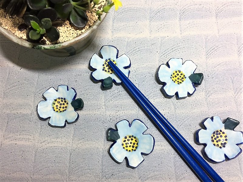 Blue and white flowers festive chopsticks frame (sold out re-made models) _ pottery and chopsticks rack - Chopsticks - Pottery Blue