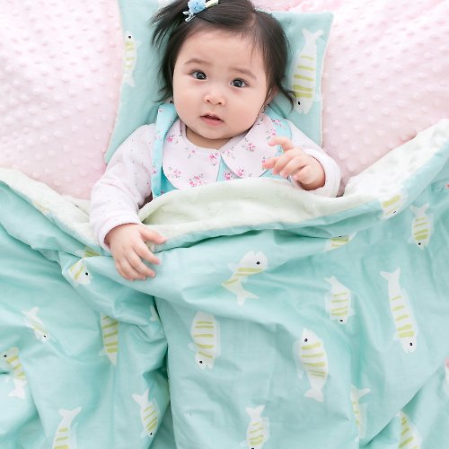 Cutie Bella 美好生活精品館 Minky加厚夾層棉毯枕套裝 點點顆粒 攜帶毯嬰兒毯 薄荷綠-小魚