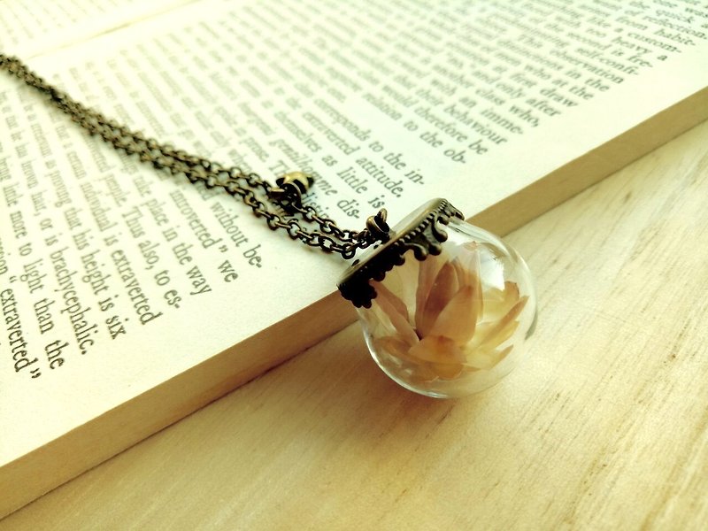 Straw and chrysanthemum glass ball necklace - สร้อยคอ - แก้ว สึชมพู