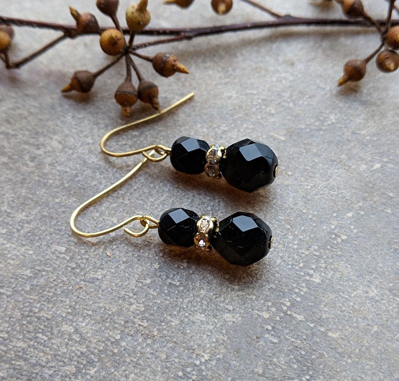 Black Czech Glass Drop Earrings - ต่างหู - ทองแดงทองเหลือง สีดำ