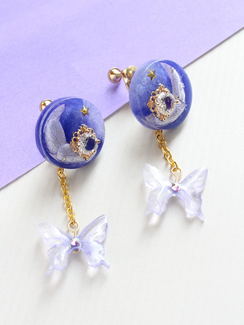 Blue moon Hydrangea with butterfly clip on earrings - ต่างหู - พืช/ดอกไม้ สีน้ำเงิน