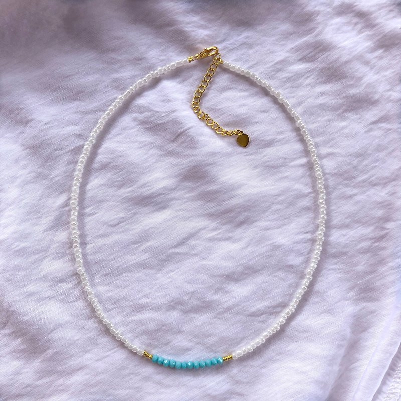 beaded necklace /dainty pearl choker /Arctic crystal/aesthetic jewelry for women - สร้อยคอ - เครื่องประดับ ขาว