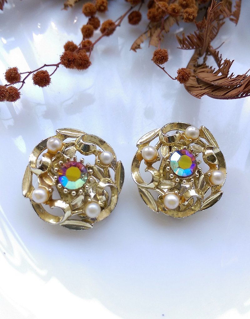[Western antique jewelry / old age] elegant and delicate pearl wreath clip earrings - ต่างหู - โลหะ สีทอง