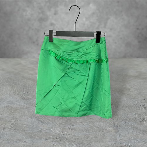 蘿綺莉蕾芭索 二手 鮮綠色 輕薄 略亮面 略彈性 拼接 高腰 27 短裙 PF519