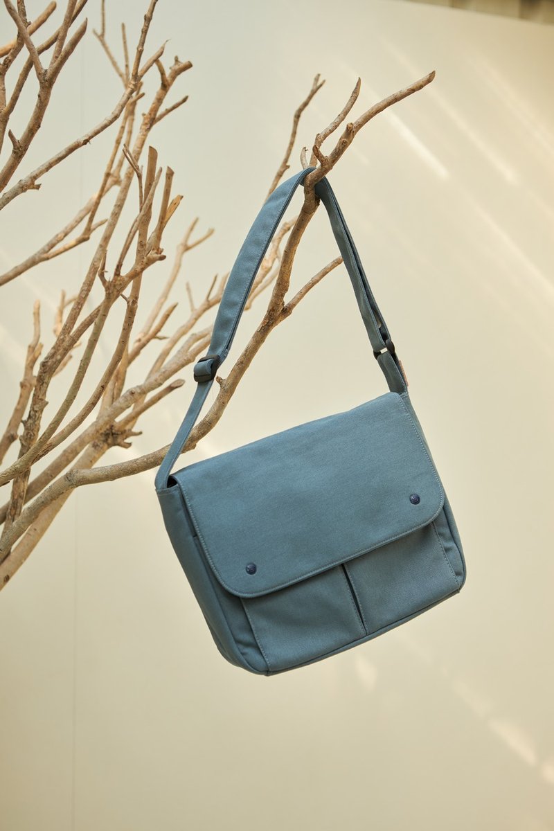 PEG - canvas crossbody bag (blue) - กระเป๋าแมสเซนเจอร์ - ผ้าฝ้าย/ผ้าลินิน สีน้ำเงิน