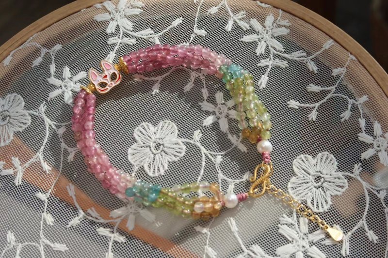 Natural Brazilian tourmaline twist bracelet with little fox fairy mask - สร้อยข้อมือ - คริสตัล 