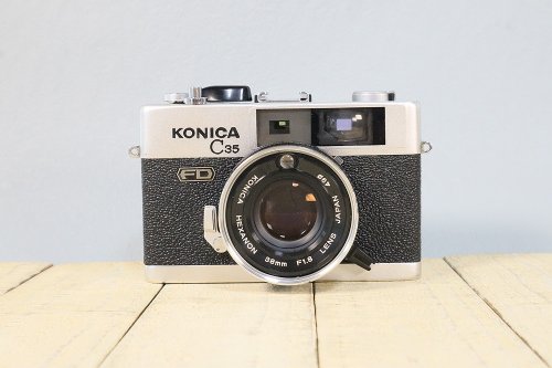 Working item] Old film camera Konica KONICA C35 FD S/N 133237 m025