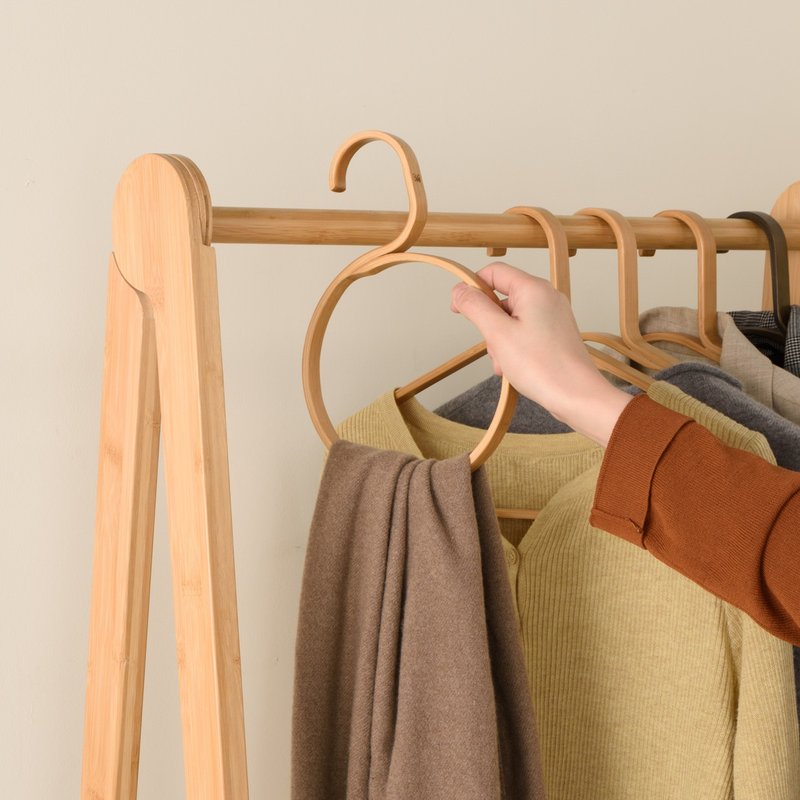 【Gudee】CAKON scarf rack round clothes hanger - Hangers & Hooks - Bamboo Brown