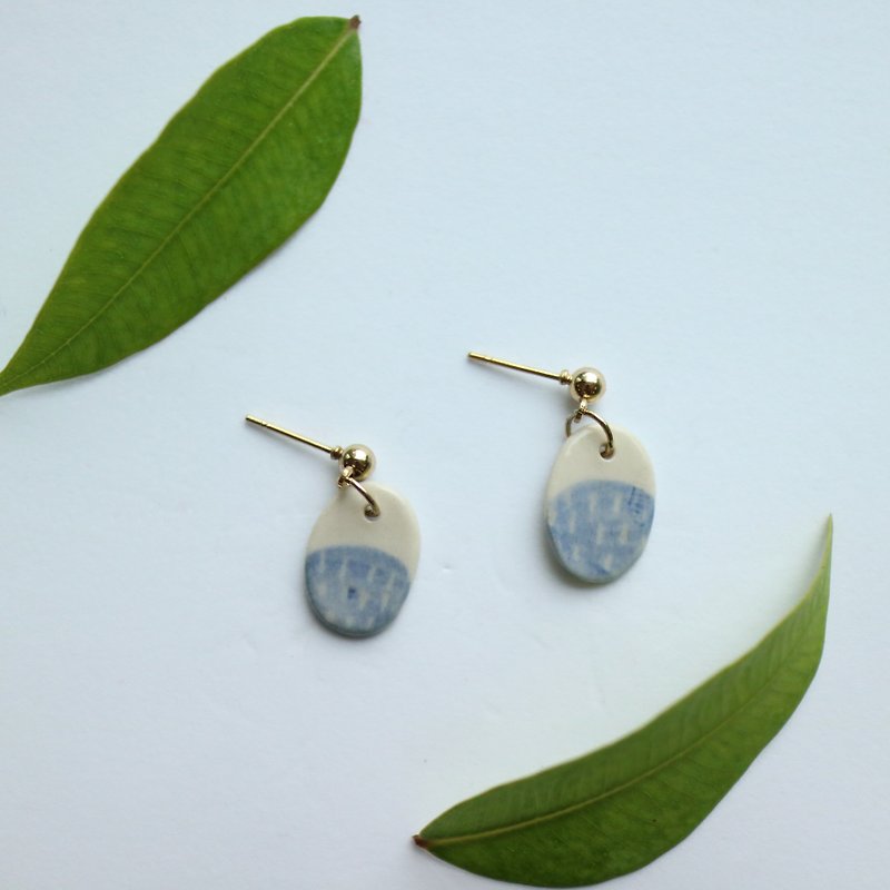 Oval shape ceramic earring with rain pattern - Earrings & Clip-ons - Pottery 