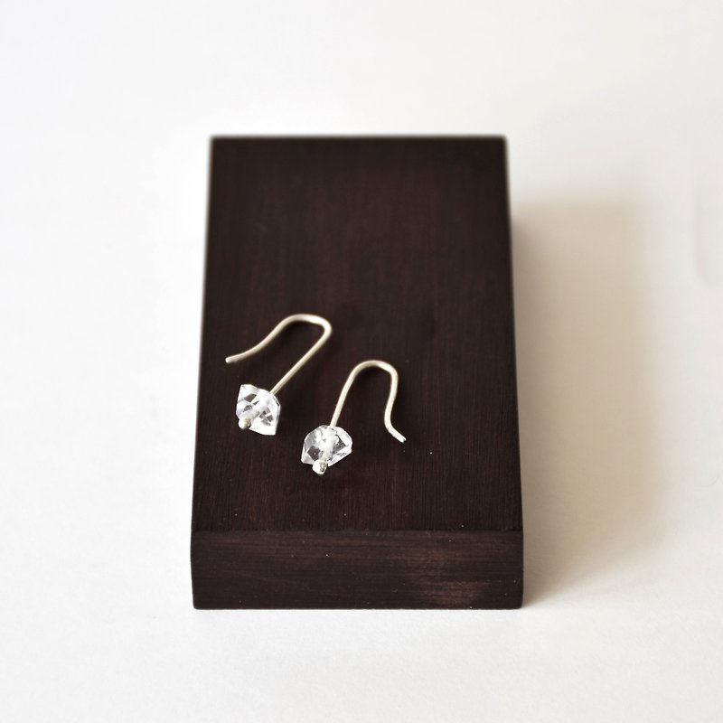 Handmade Herkimer diamond with sterling silver Dangle Earring, April Birthstone - ต่างหู - เครื่องเพชรพลอย สีใส