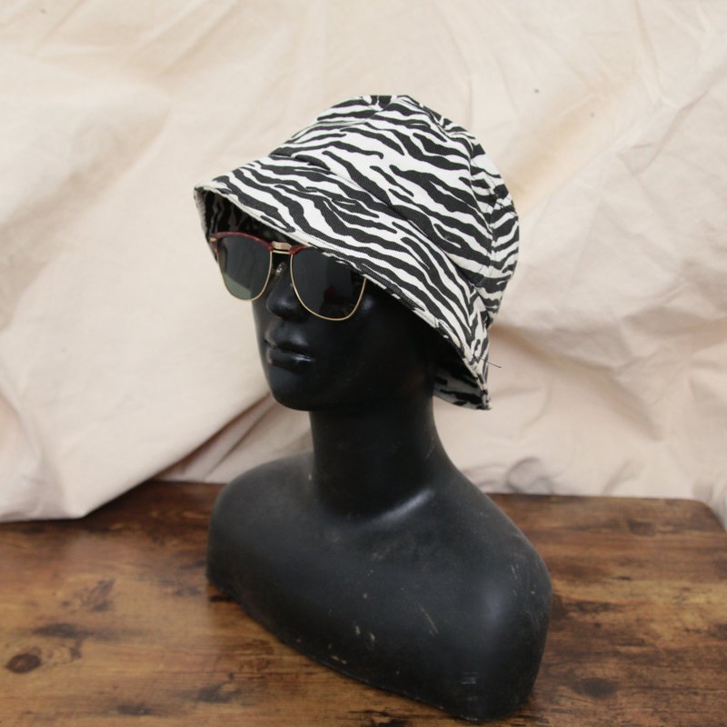Back to Green:: 戶外漁夫帽 班馬紋路 漁夫帽 d-24//vintage hat - 帽子 - 棉．麻 