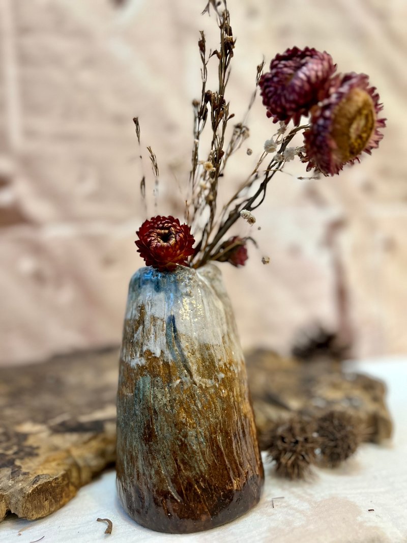 手捏陶瓶花器 秋氛  H13.5 cm 花入 花瓶 擺飾 水瓶 家飾 - 擺飾/家飾品 - 陶 咖啡色