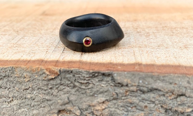 Ore Jewelry Designer Padparadscha_Paparadscha_Sapphire and Ebony Wood Ring - แหวนทั่วไป - ไม้ 