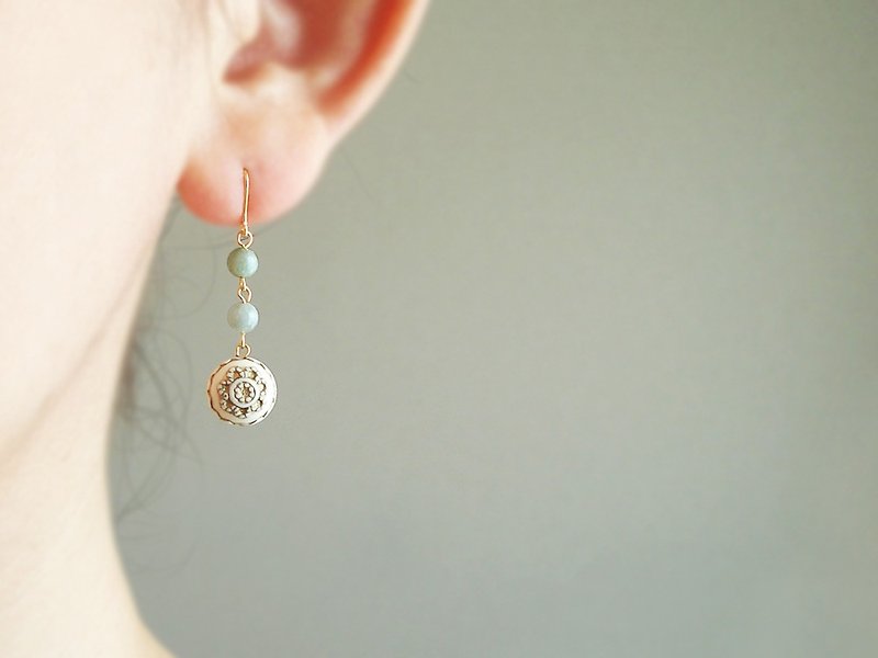 翡翠 Jadeite ,antique style hook earrings 穿孔 - Earrings & Clip-ons - Stone Green