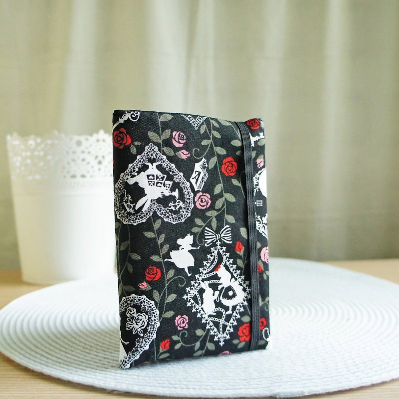 Lovely Japanese cloth [silhouette Alice passport set] cloth book cover 9.5X14cm black - ที่เก็บพาสปอร์ต - ผ้าฝ้าย/ผ้าลินิน สีดำ