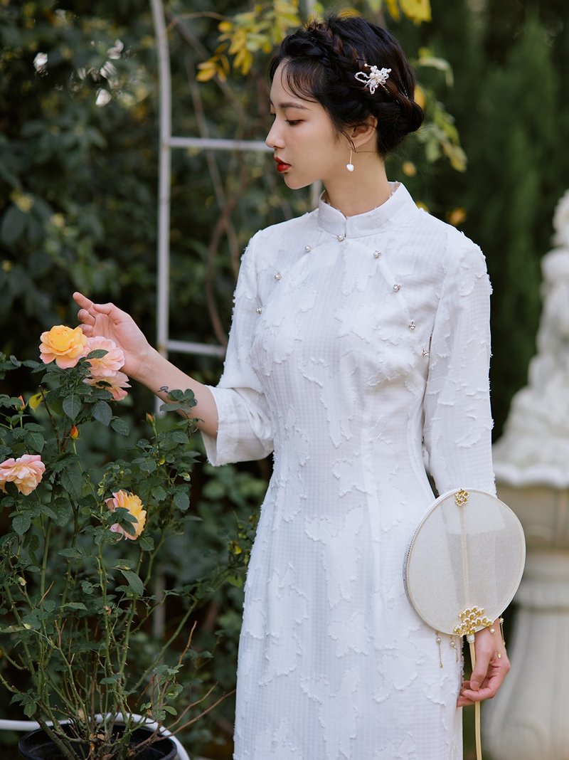 米白 茉莉香 格紋提花精緻珠扣修身旗袍 改良新中式國風洋裝禮服 - 旗袍/改良式旗袍 - 聚酯纖維 白色