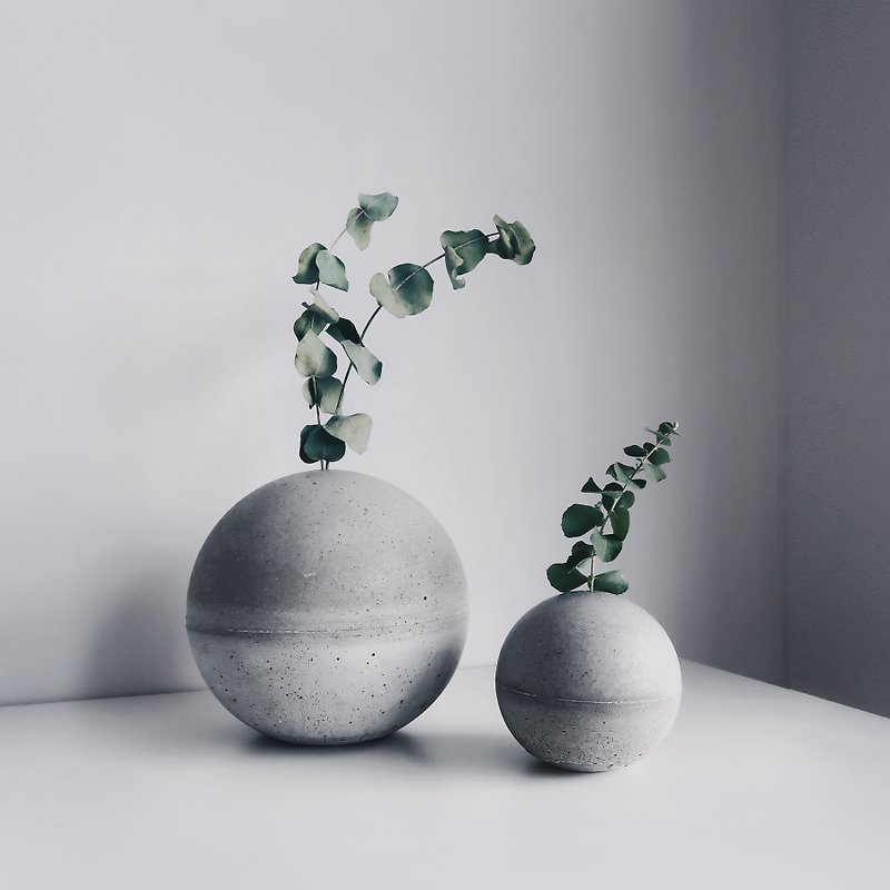 PLANET Concrete vase/Paper weight/Incense holder - เซรามิก - ปูน สีเทา