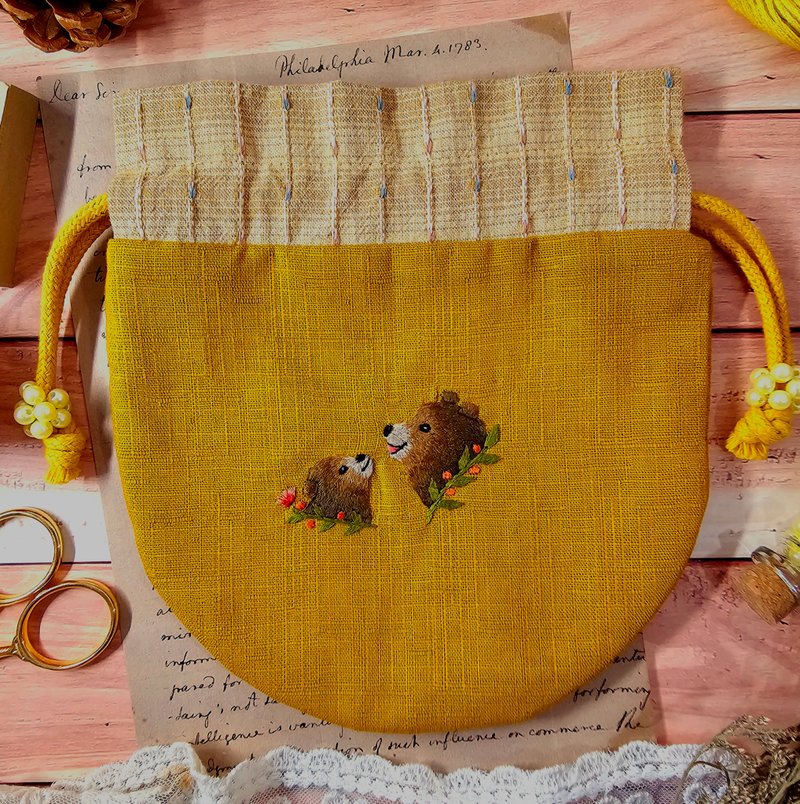 手作刺繡束口袋no.1-熊母子 - 束口袋/束口背包/水桶包 - 棉．麻 橘色