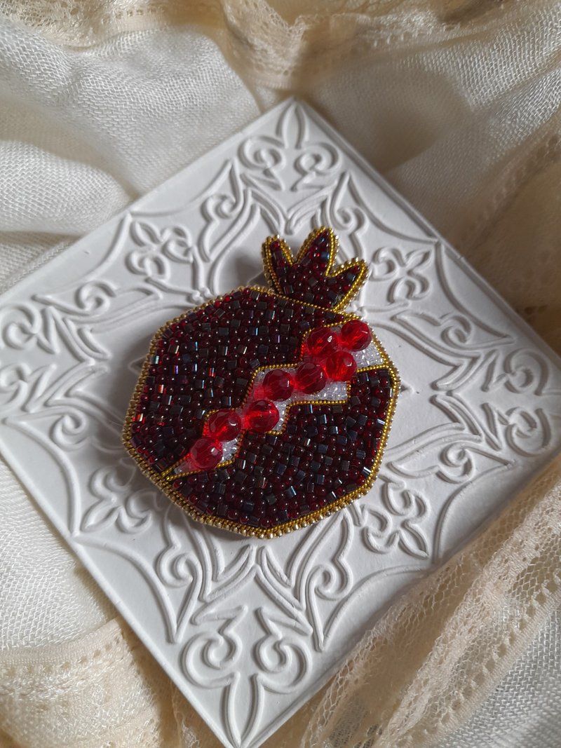 Beautiful brooch pomegranate fruit handmade geometry red gold white beads - เข็มกลัด - งานปัก สีแดง