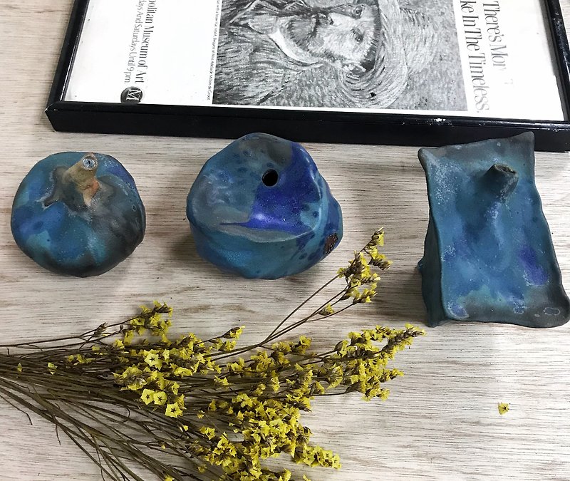 深海藍小花器/陶瓷/手捏陶/霧面/乾燥花 - 花瓶/花器 - 陶 藍色