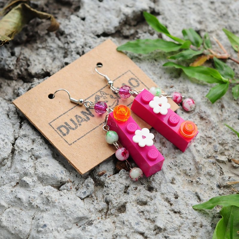 Earrings, genuine LEGO building blocks, beaded toys, peach-colored vintage Japanese style, non-contrasting style - ต่างหู - พลาสติก สึชมพู